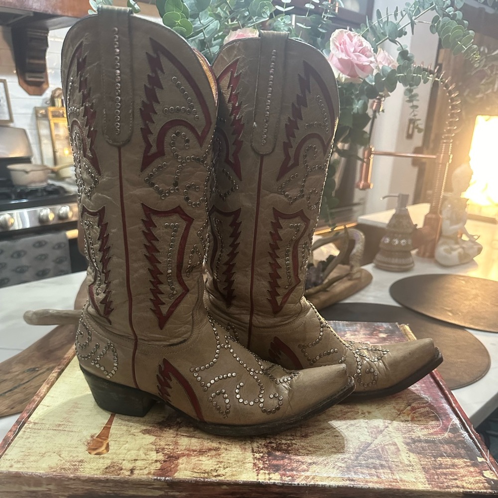 OLD GRINGO BOOTS (small silver studs) usado snow heel .